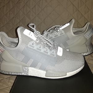 BOYS Youth Sz Adidas NMD R1.V2